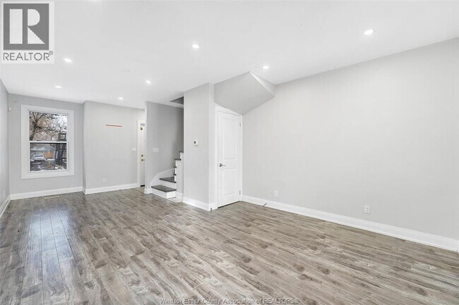 Photo - 1657 Martindale St