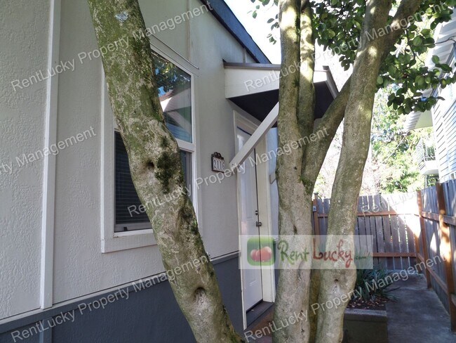 Photo - 2110-2116 NE 85th St Unit 2116