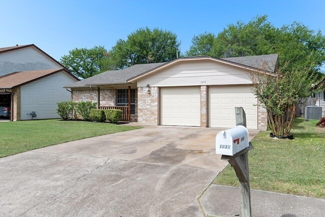 Photo - 1816 Goodson Ln