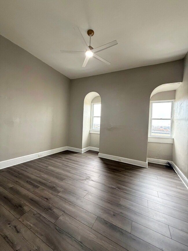 Building Photo - 241 N Queen St Unit 5