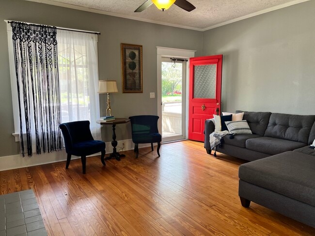 Photo - 534 N Hope St