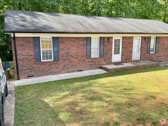 Building Photo - Duplex Apartment For Rent in Lincolnton