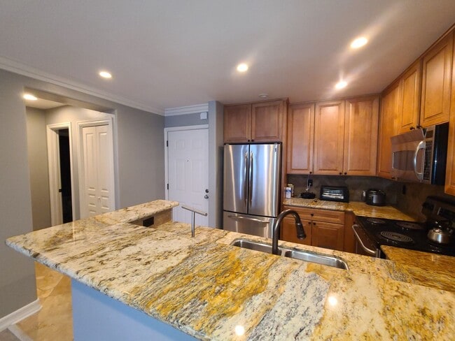 Photo - 1 bed 1 bath in UTC with great amenities Pool, hot tub, gym, underground parking. Unidad 5309