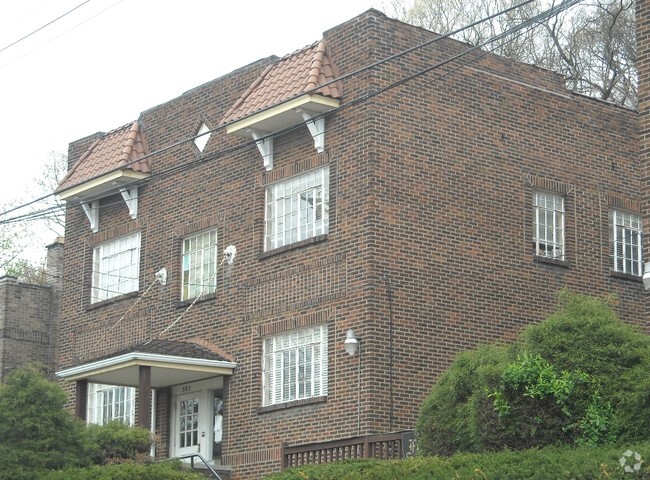 Building Photo - Forest Arms Rental