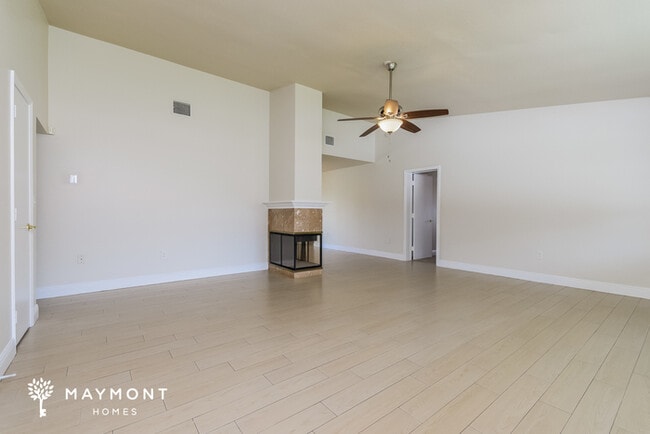 Photo - 335 Medina Ct