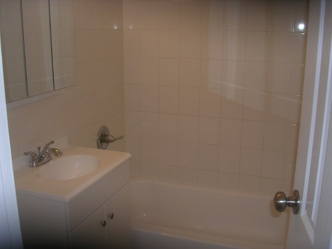 Photo - 792 Edgewood Ln Unit B8