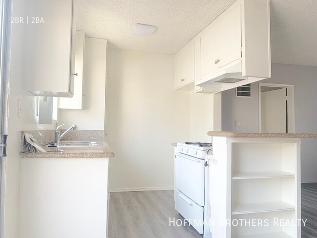 Photo - 1642 Barry Ave Unidad 12