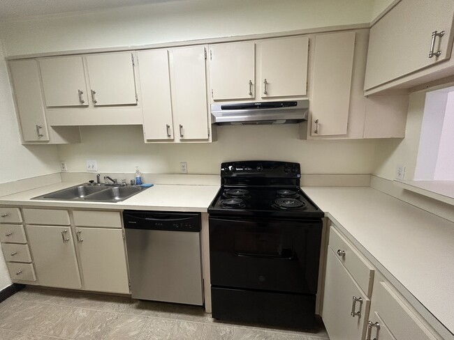 Photo - 3350 Altamont Rd Unit E11