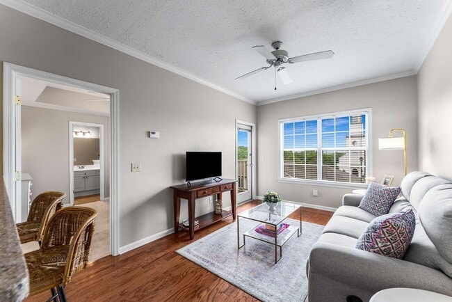 Beautiful One Bed One Bath Green Hills Condo - Beautiful One Bed One Bath Green Hills Condo