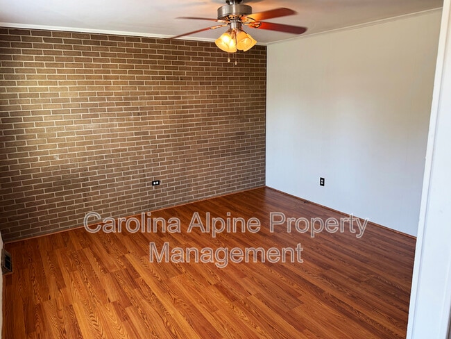 Photo - 229 W Kerr St