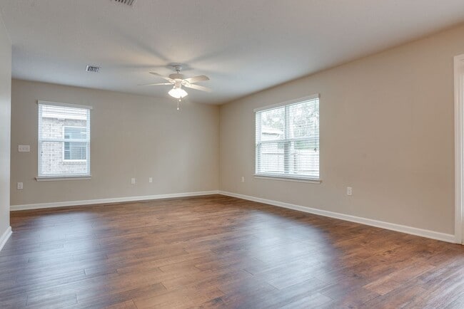 Photo - Beautiful 4-Bedroom Home - Wynfield Subdiv...