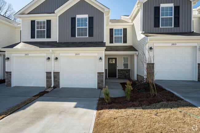 Front - L Attitude 34 Dillard Creek