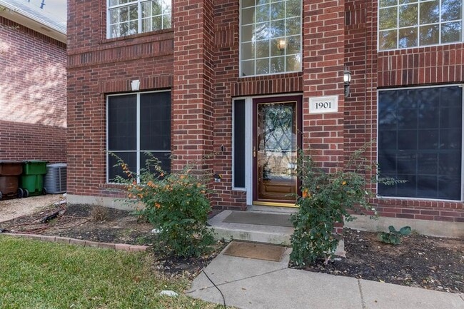 Photo - 1901 Springwater Dr