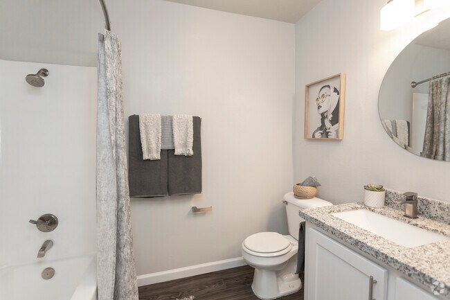 2 BR, 2 BA - 924 SF