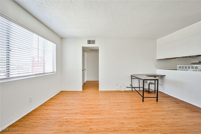 Photo - 5816 Bromley Ave Unit 6