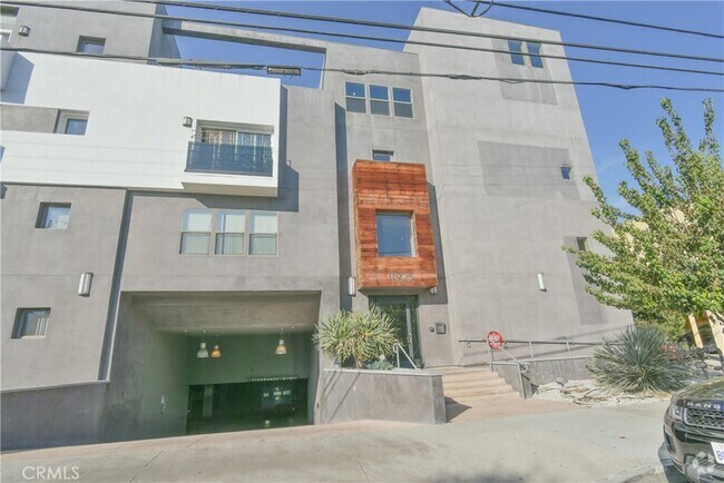 Building Photo - 11925 Kling St Unit 104-104 Rental