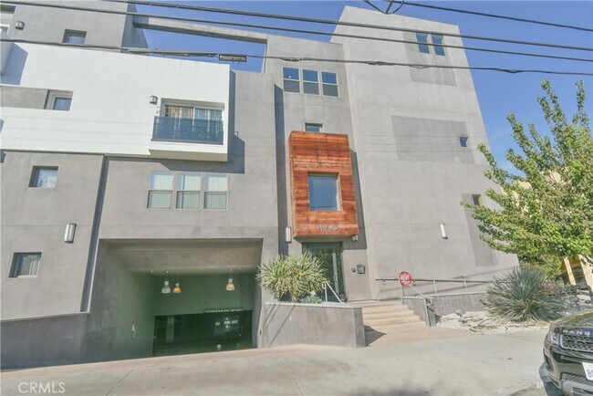Building Photo - 11925 Kling St Unit 104-104 Rental
