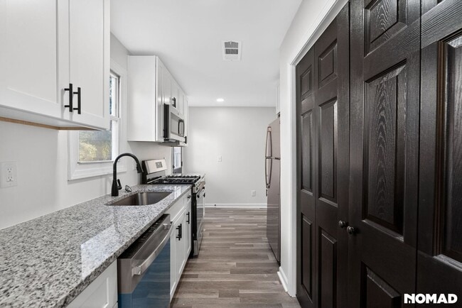 Building Photo - 1262 Kenilworth Dr SW