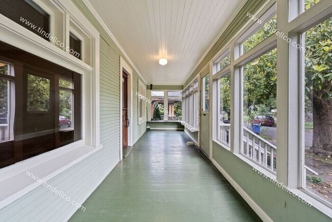 Photo - 4 Bedroom, 3 Bathroom Home 3000 + Square feet - A Must See In Abernethy School Boundary