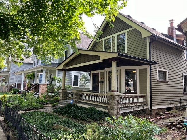 Photo - 1872 W 47th St