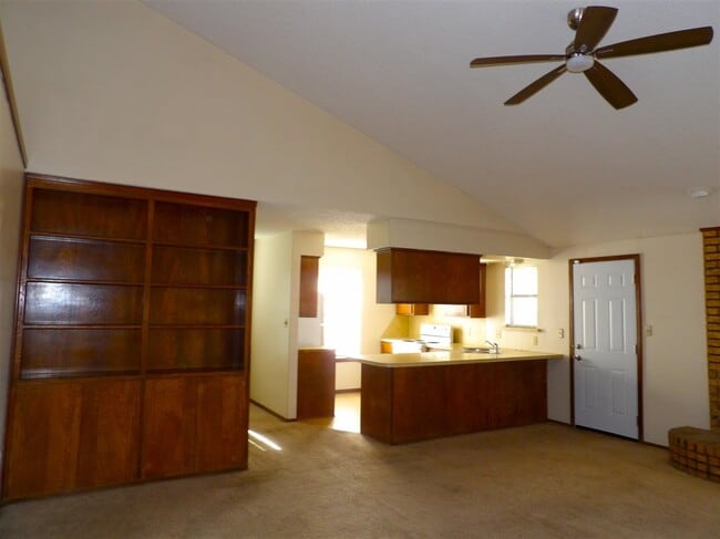 Photo - 813 SW Chaucer Dr