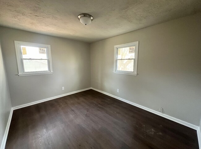 Photo - 424 34th Ave W