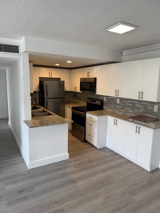 Building Photo - 606 W 81st St Unit Las Estrellas