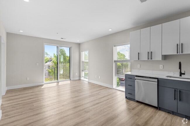 2BR, 2BA - 770SF - Living Room