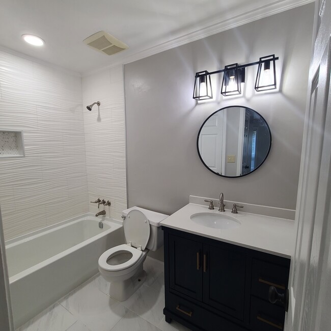 Master Bathroom - 1266 Weatherstone Dr NE Unit Condo