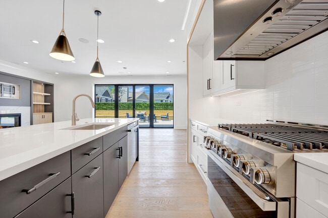 Photo - 4920 N Lincoln Ave Unit 3W