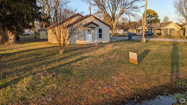 Building Photo - 600 W Main St Rental