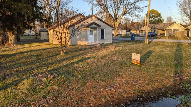 Front Exterior - 600 W Main St House