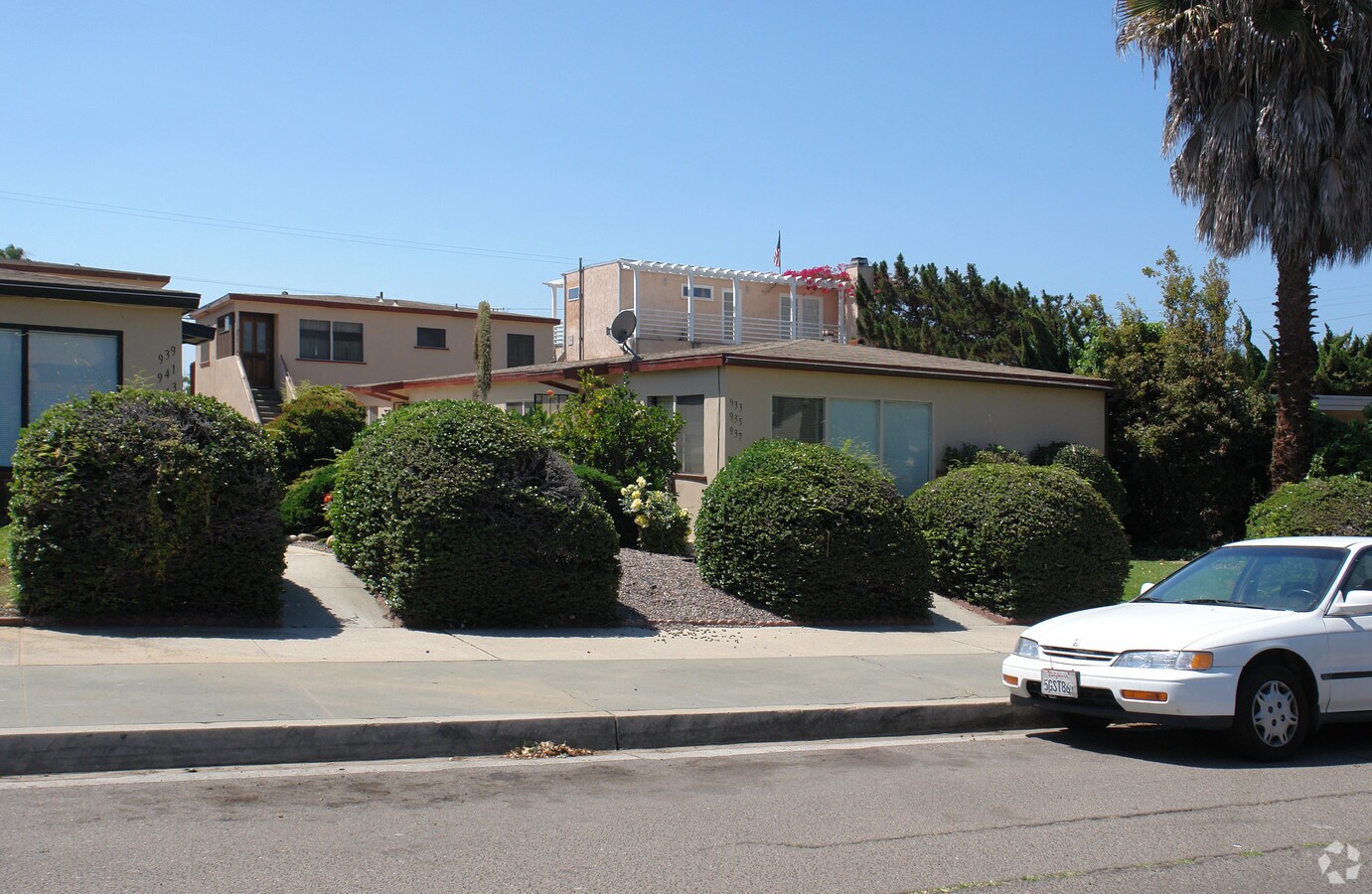 Photo - 933-937 Tourmaline St Apartments