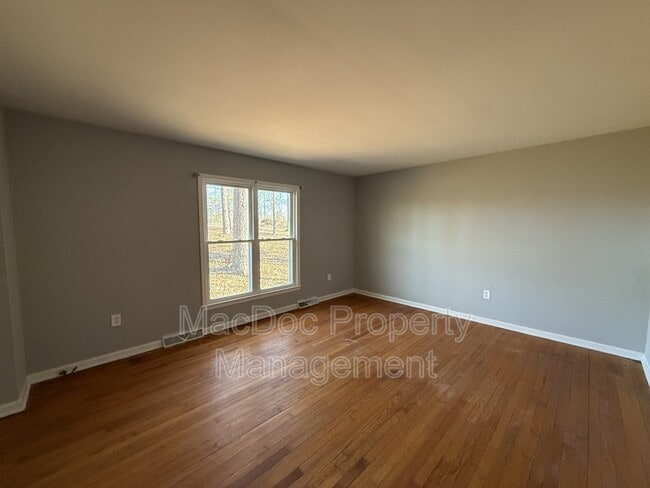 Photo - 727 Chalklevel Rd