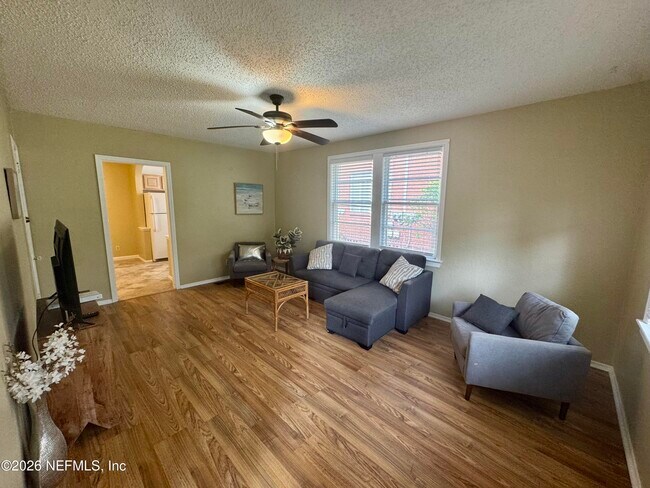 Photo - 2336 Herschel St