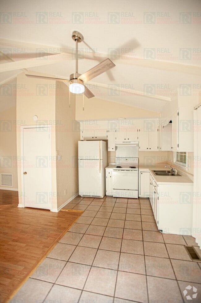 Building Photo - 8722 Rollingwood Rd Rental