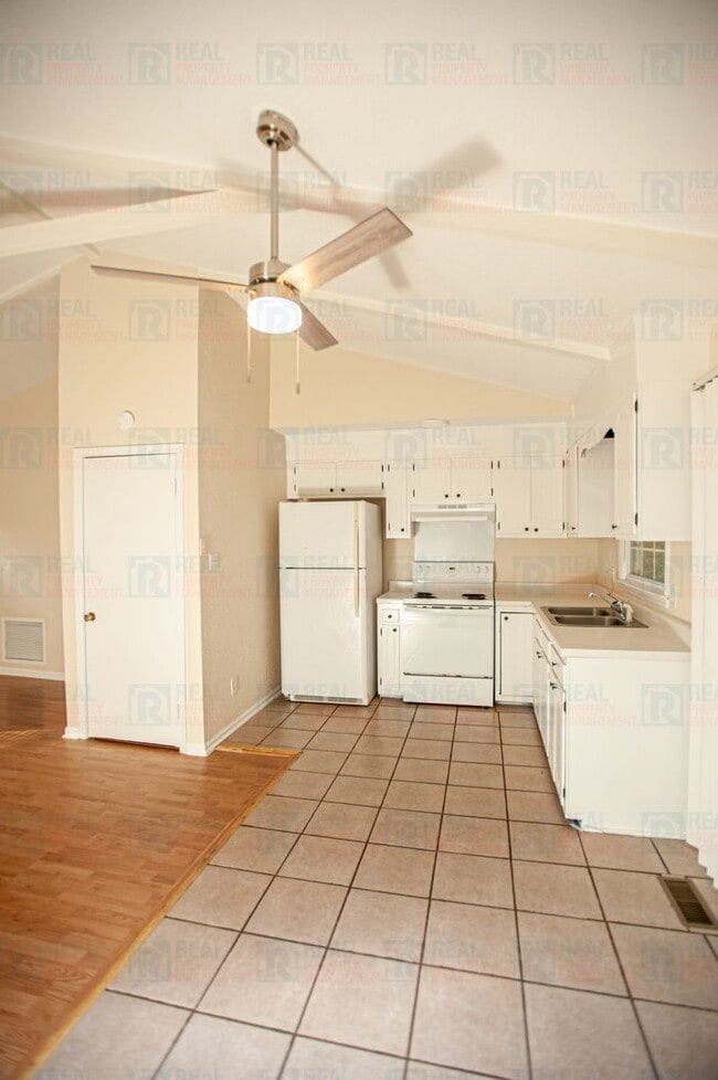 Photo - 8722 Rollingwood Rd Townhome