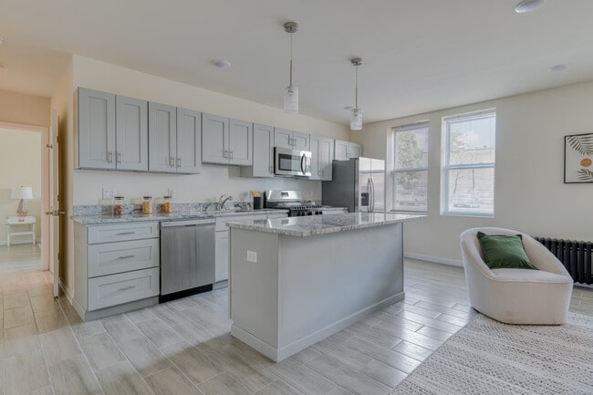 155 Evergreen Pl