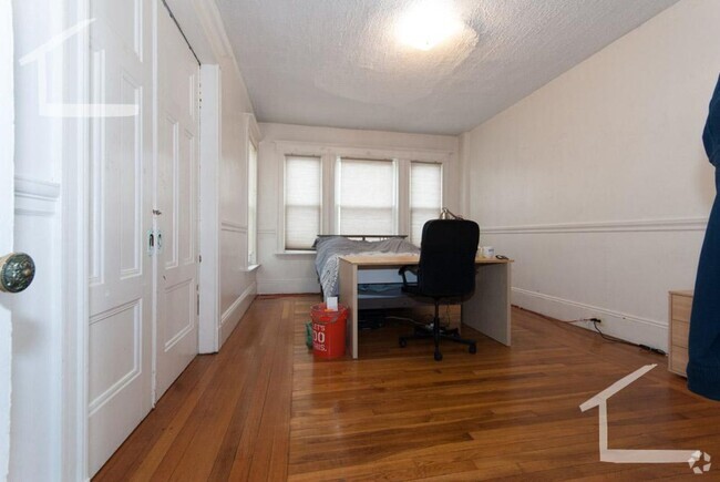 Building Photo - Nice 2 bed in Allston Rental