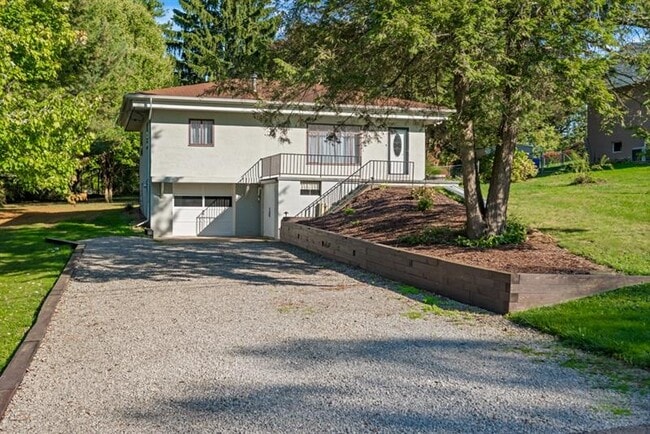 Photo - 207 Chan Mowr Dr