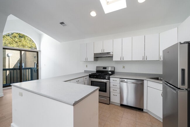 79 Sherman Pl Unit 2