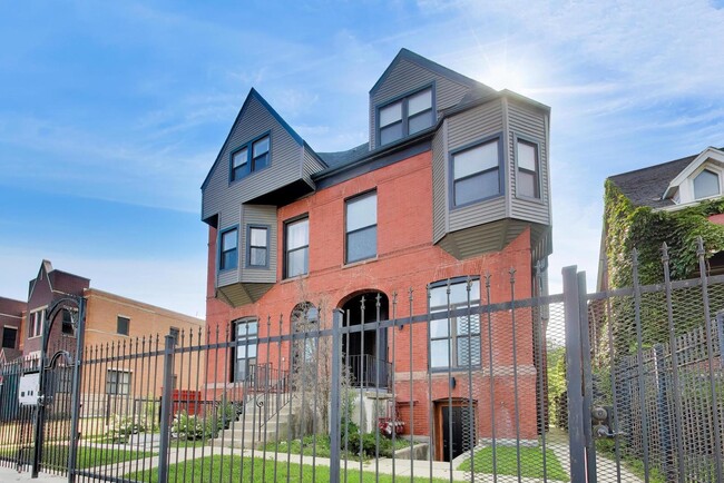 Photo - 3330 S Indiana Ave