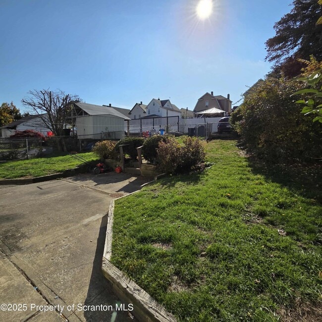 Photo - 1165 W Elm St