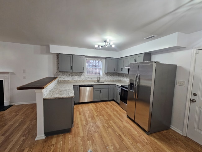 Photo - 1910 Bromwich Rd