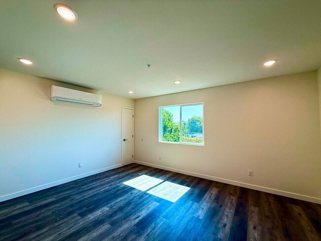 Photo - Welcome to Your Bright and Spacious Upstai... Unit 3