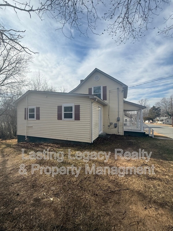 Photo - 325 Jackson St