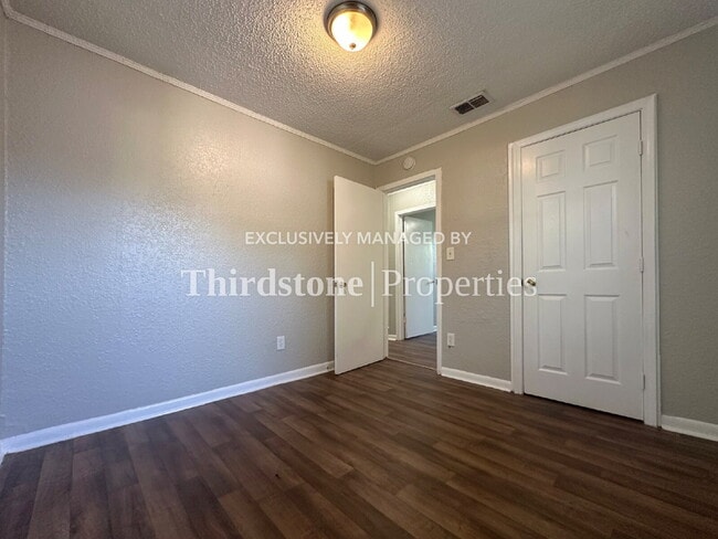 Photo - 1853 W 6th St