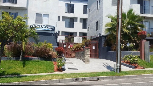 Villa De Adel Apts