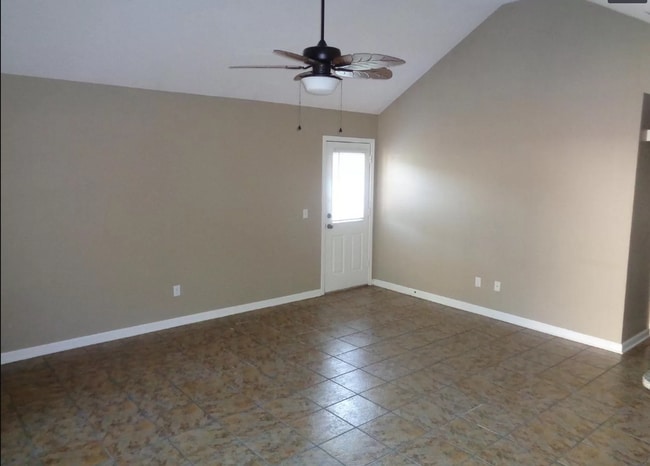 Building Photo - 3 Bed/ 3 Bath located just off South Lamar Rental