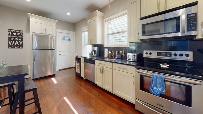 Building Photo - 573 Bennington St Unit 2